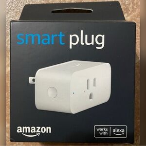 Amazon WiFi Smart Plug - Black and‎ White